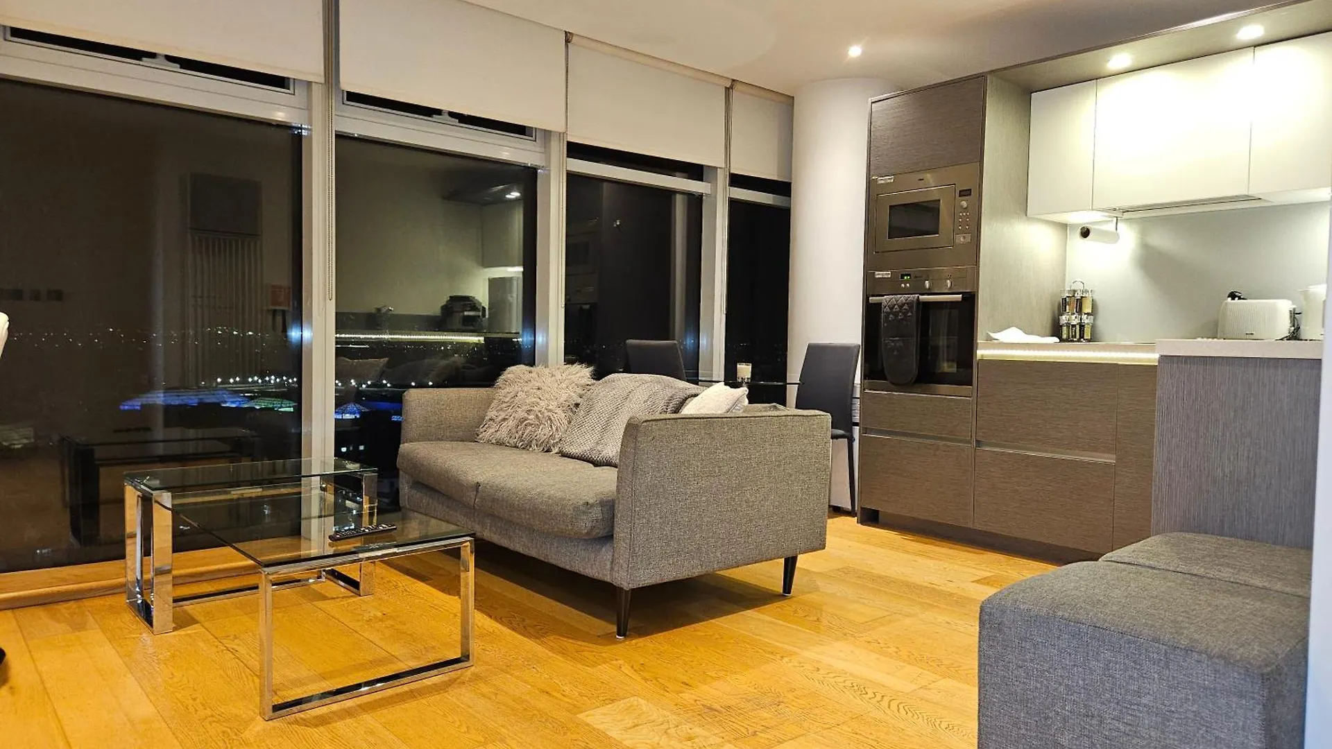 אילפורד One Bed Luxury Apartment